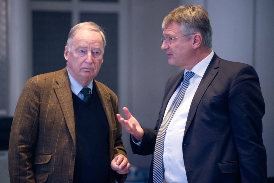 Alexander Gauland (li) im Gespräch mit dem bisherigen Parteivorsitzenden Jörg Meuthen.