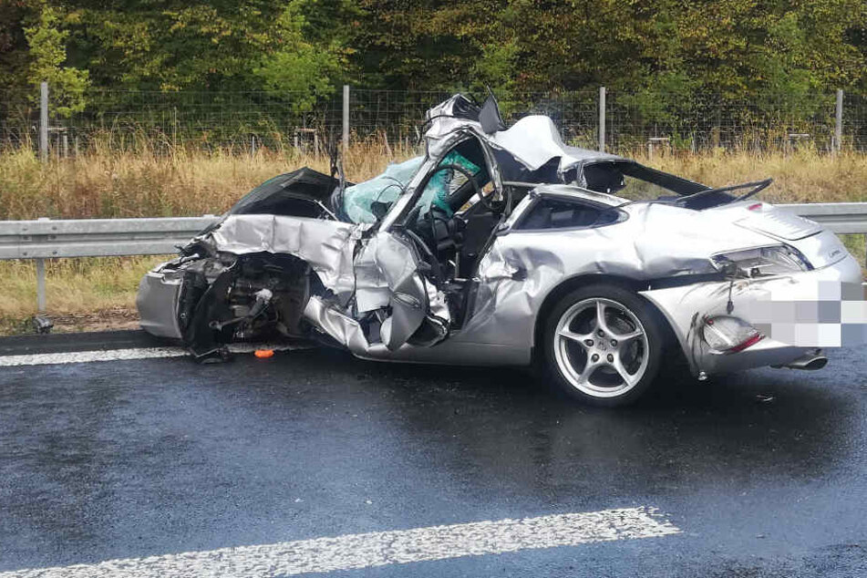 Noch an der Unfallstelle starb der 27-Jährige.