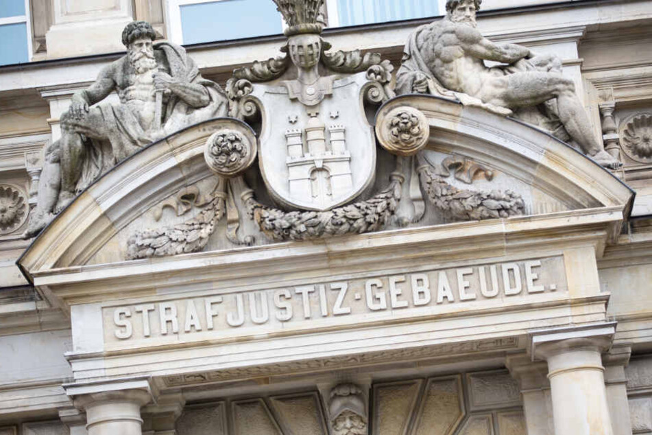 Der Prozess findet vor dem Hamburger Landgericht statt.