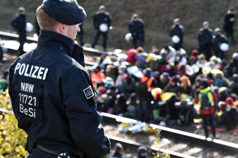 Dem Fotografen wurde sogar die Ausrüstung beschlagnahmt.