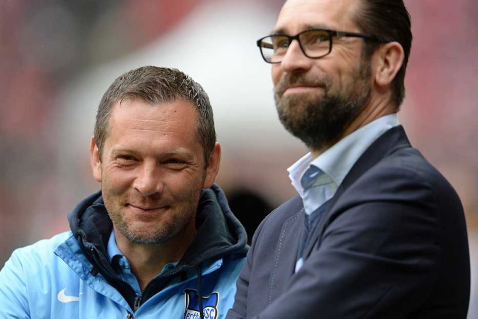 Hertha-Manager Michael Preetz (re.) stärkt seinen Trainer Pál Dardai den Rücken.