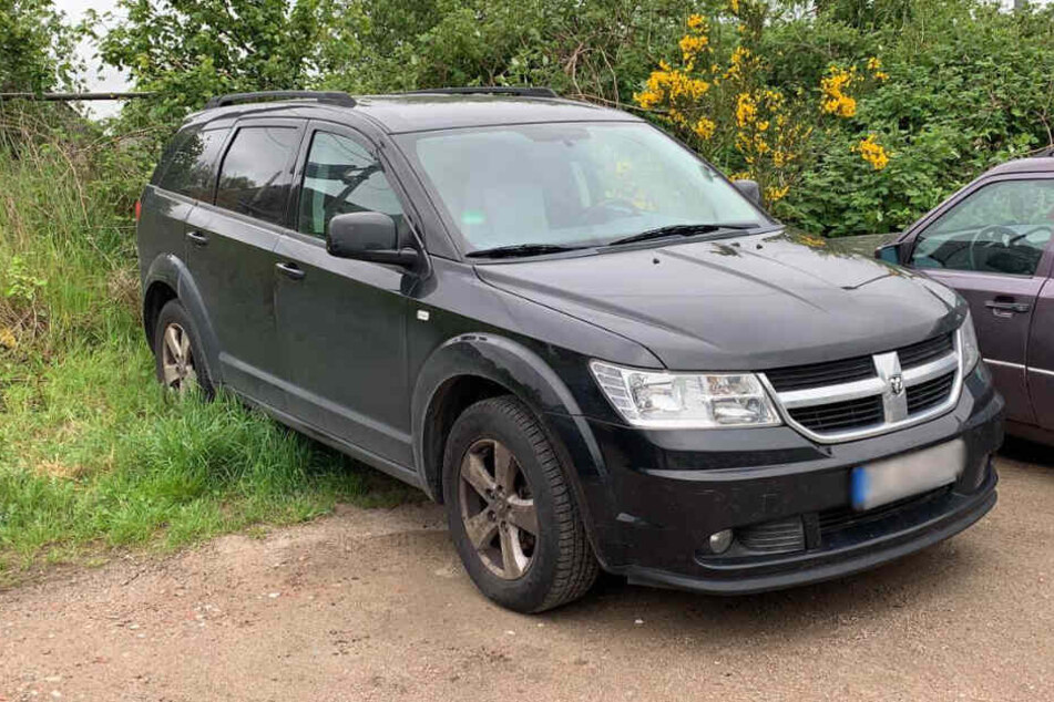 Die Polizei fand das Fluchtfahrzeug auf einem Parkplatz in Herzhorn.