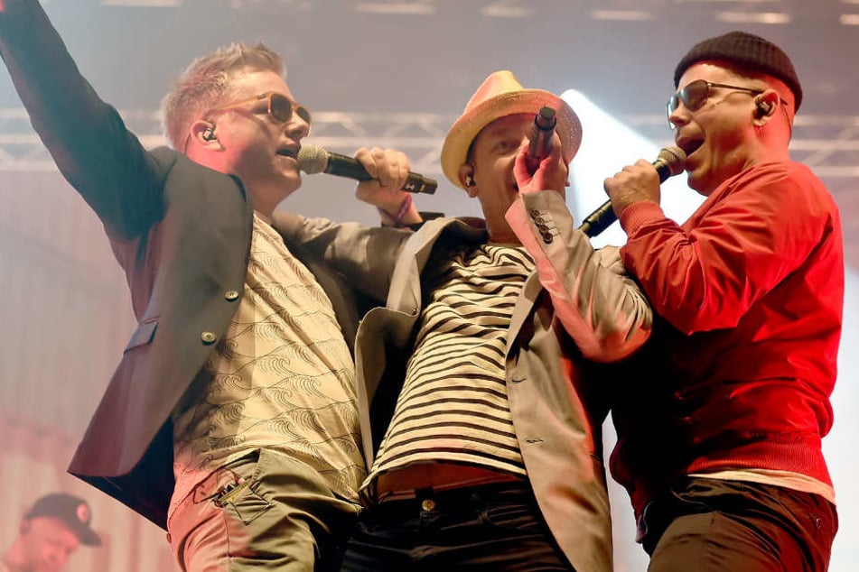 Dokter Renz (Martin Vandreier) (von links), Björn Beton (Björn Warns) und König Boris (Boris Lauterbach) von der Band Fettes Brot.
