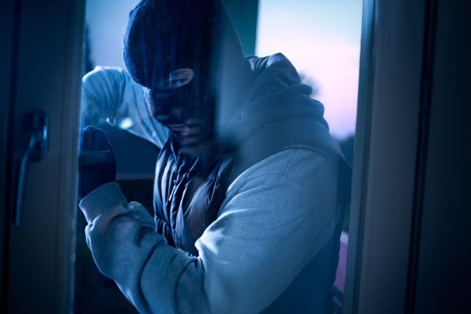 Rund 100 000 Euro befanden sich in dem schweren Tresor (Symbolfoto).