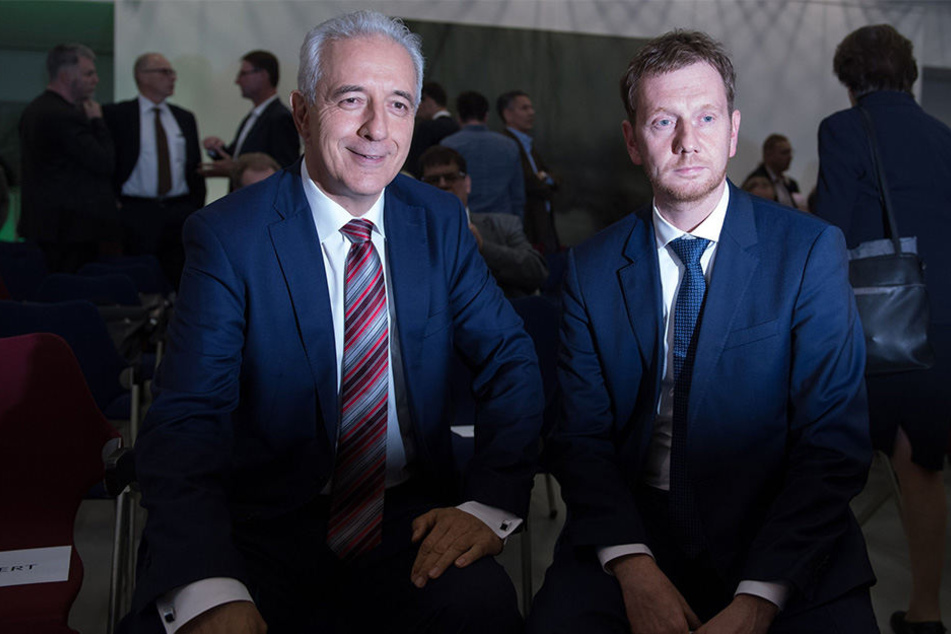 Ministerpräsident und
CDU-Chef Stanislaw Tillich
(58, l.) hat Michael
Kretschmer (42, CDU)
als seinen Nachfolger
vorgeschlagen. Der
Machtwechsel ist in der heißen Phase.