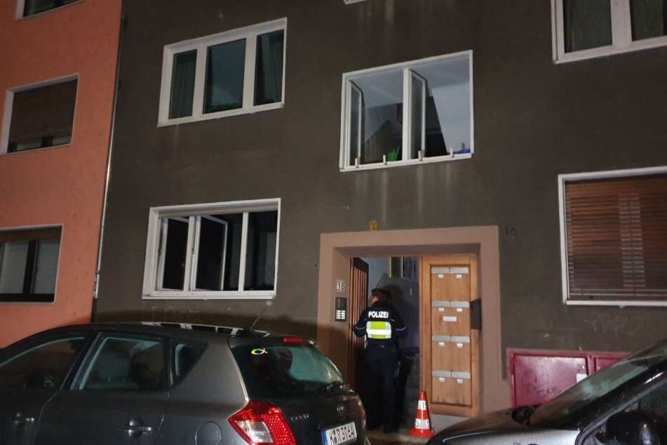 In diesem Mehrfamilienhaus in Köln-Kalk wurde am Samstagabend ein toter Mann gefunden.