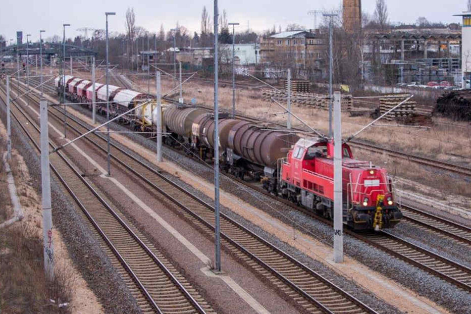 In der Nacht zu Sonntag verlor eine Jugendliche nahe des Bahnhofs Leipzig-Plagwitz ihr Leben.