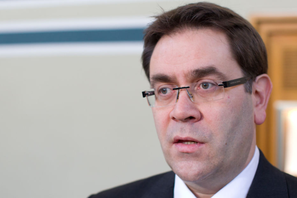 Oberstaatsanwalt Christopher Imig aus Detmold überlegt, gegen die Konzerne zu ermitteln.