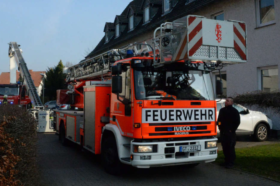 In einem Wohnheim in Rheda-Wiedenbrück brach im Dachgeschoss ein Feuer aus.
