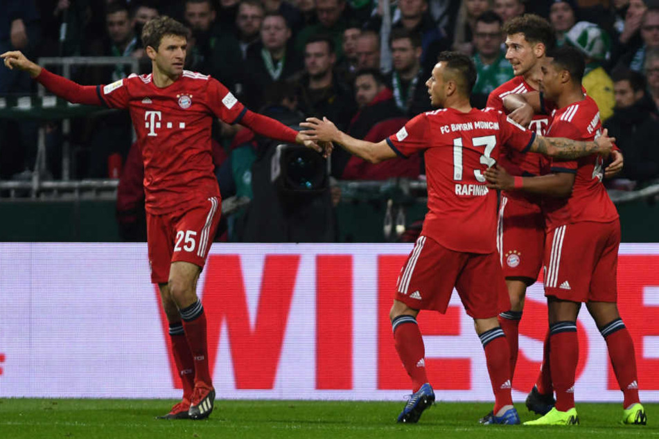 Beim Torjubel hielt sich Gnabry (r) gegen seinen Ex-Klub zurück.