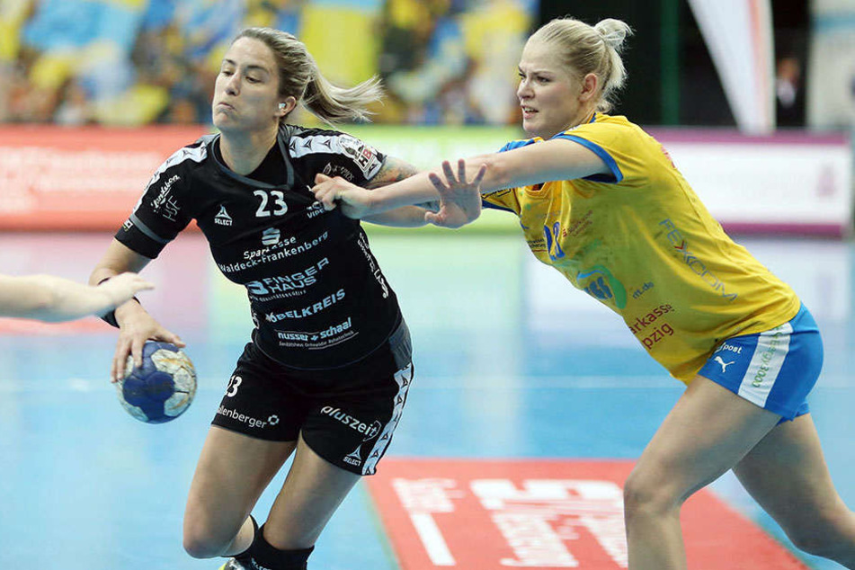 Shenia Minevskaja (re.) war die Torkönigin des Tages: elfmal ging der Ball durch sie ins Netz.