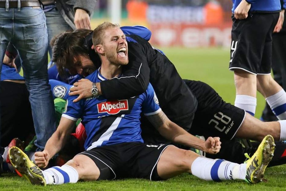 Burmeister hat mit Arminia viele Höhen und Tiefen erlebt. Hier das gewonnene DFB-Pokal-Viertelfinale gegen Borussia Mönchengladbach (5:4 i. E.) aus der Saison 2014/15.