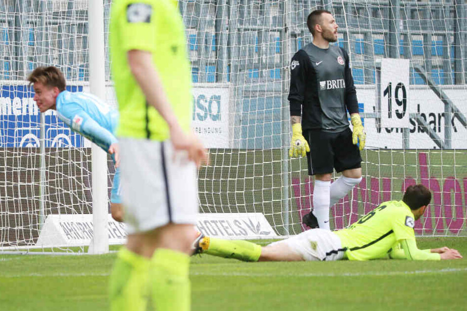 Tor für Chemnitz, Treffer zum 1:1 Ausgleich durch Torschütze Florian Hansch (li., Chemnitz)