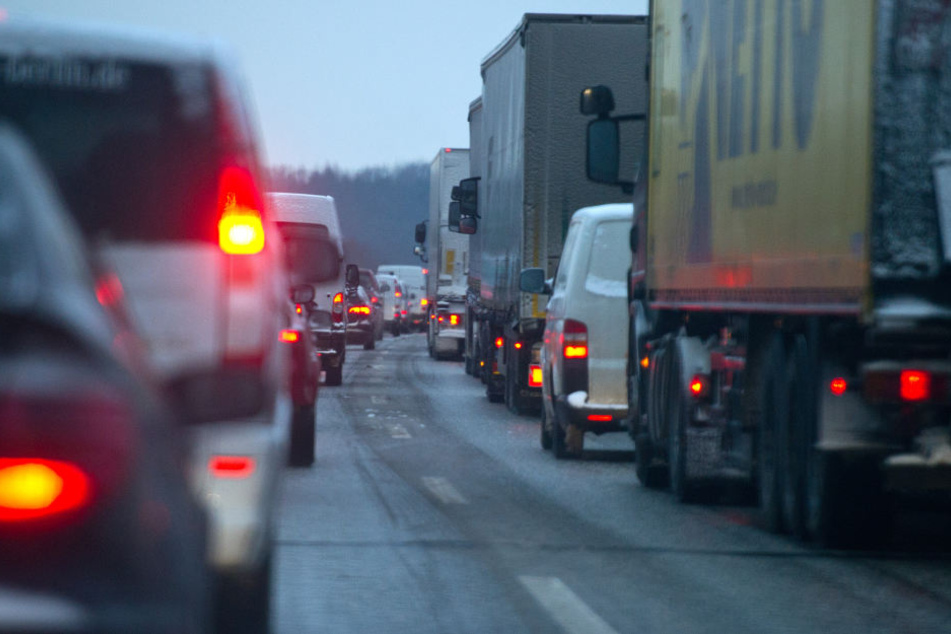 Nichts ging mehr: Die A67 musste in südliche Richtung voll gesperrt werden. (Symbolbild)