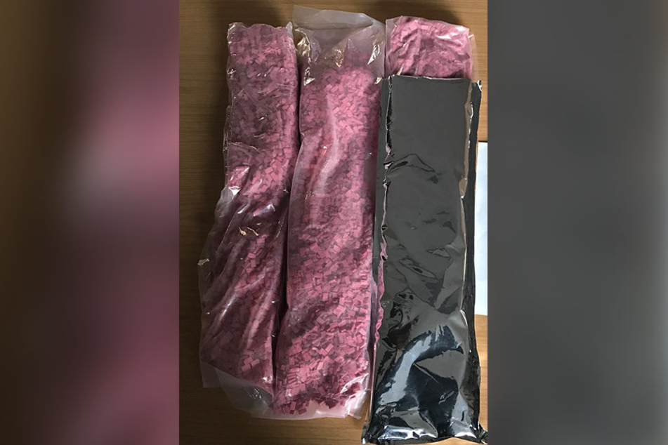 In Kunststofftabletten wurden die Tabletten gelagert.