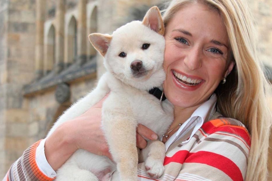 Zuckersüß! Bei soviel Flauschigkeit
kann Tierfreundin
Stefanie Hertel (38) nur übers
ganze Gesicht strahlen.