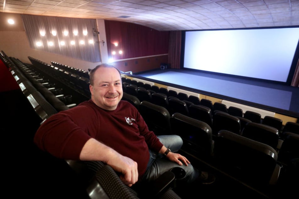 DDR-Charme hat ausgedient: Das historische Apollo-Kino in Limbach wird saniert, so Chef Olaf Müller (42).