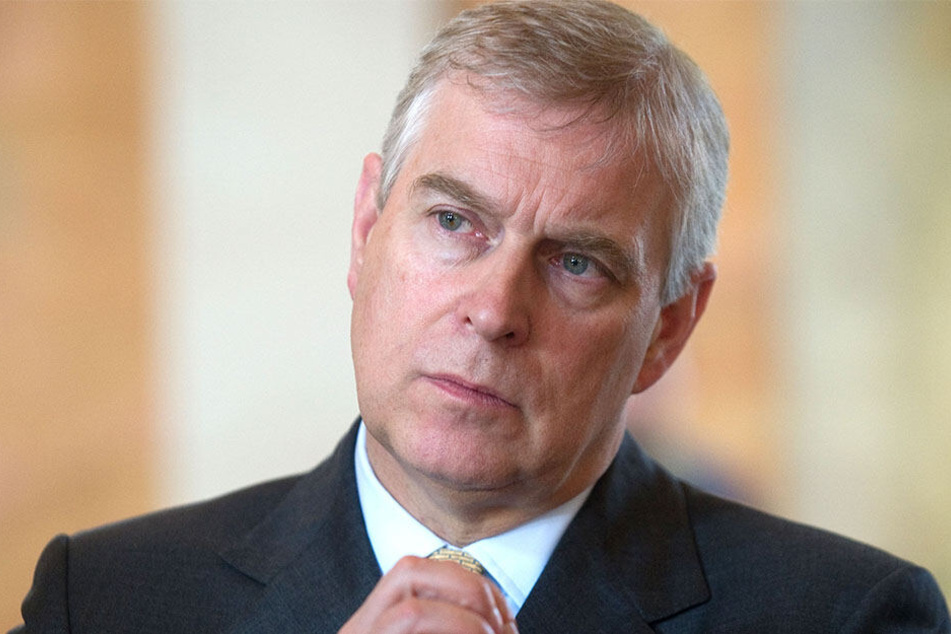 Prinz Andrew von Großbritannien betsreitet die Vorwürfe.