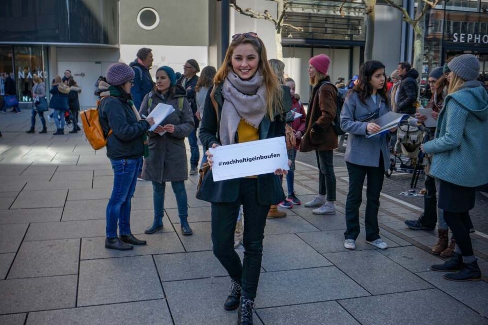 Das Motto von Kolumnistin Gina Gadis (Mi.): "#nachhaltigeinkaufen"!