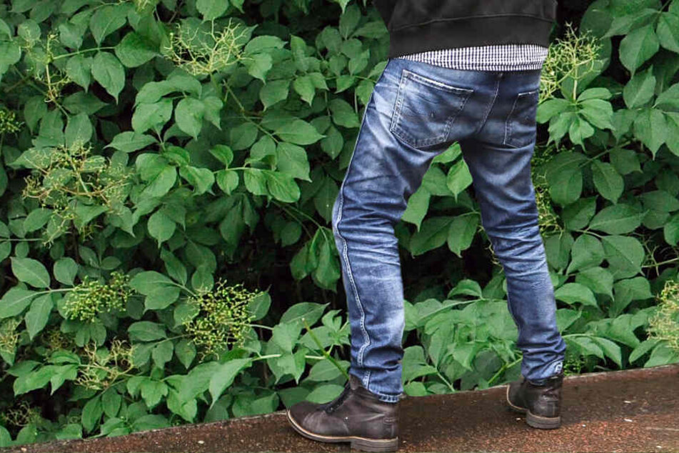 Der junge Mann hatte völlig falsche Vorstellungen davon, wo er seine Notdurft verrichtete (Symbolbild).