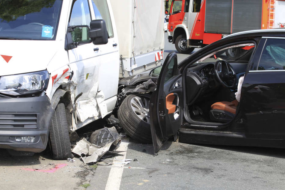 Die beiden Autos wurden stark beschäftigt und konnten nicht mehr weiterfahren.