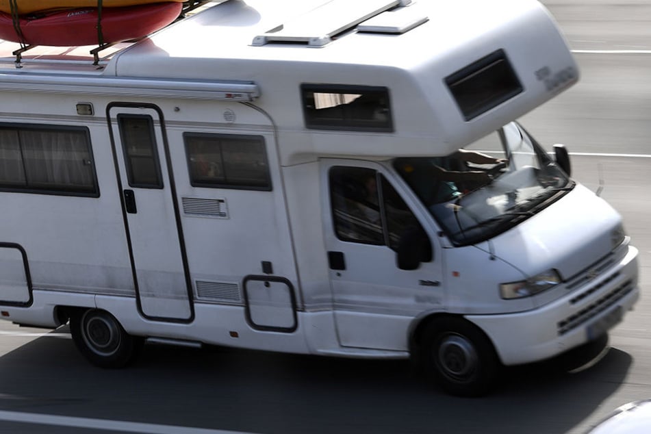 Unbekannte brachen in zwei Wohnmobile und in einen Kleintransporter Fiat Ducato ein (Symbolbild).