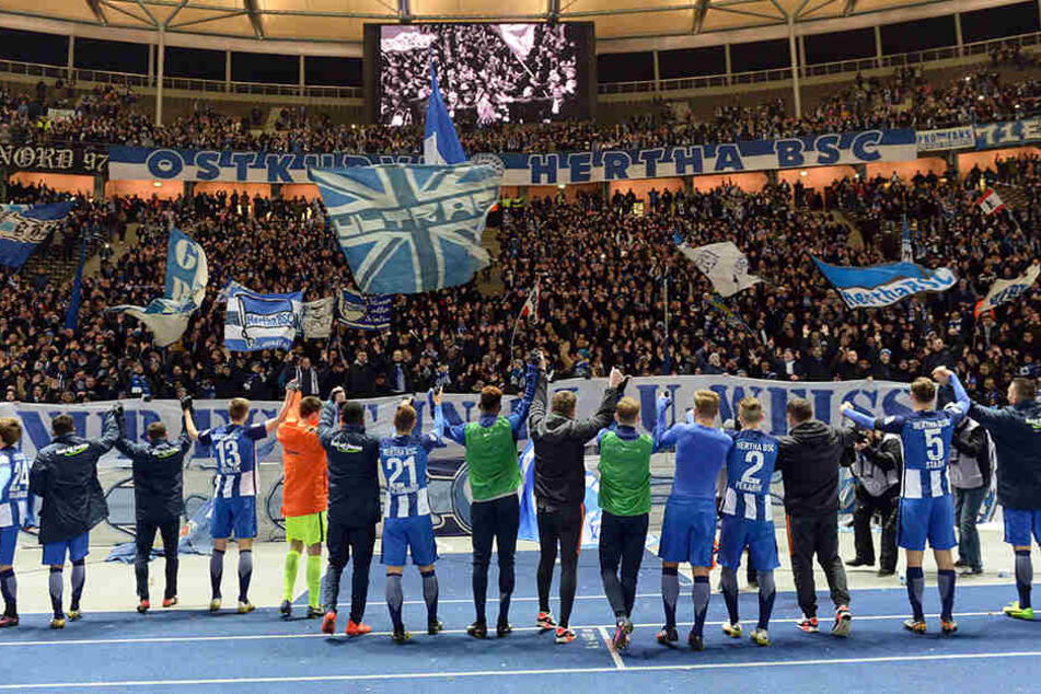 Auch gegen Liverpool und Klopp? Große Party im Olympiastadion am 16. Spieltag nach dem 2:0 Sieg gegen Darmstadt 2016.