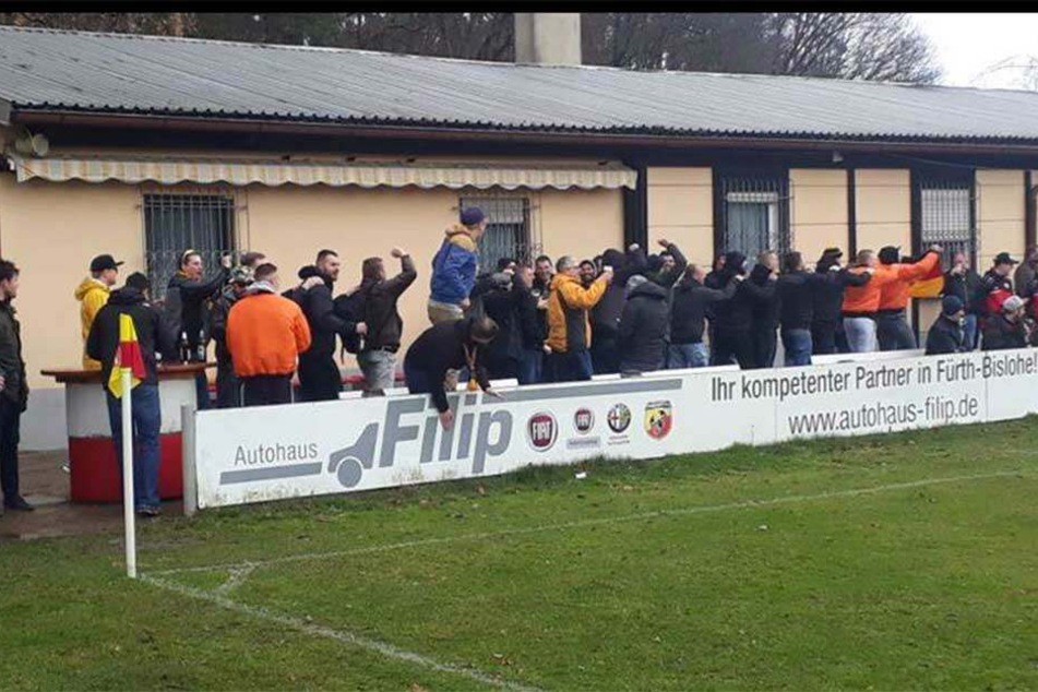 Beim Spiel des ASV Fach sorgten etwa 50 Dynamofans für Stimmung.