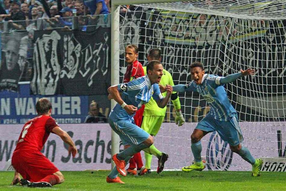 Hier jubelt Danneberg (im Vordergrund) mit Jamil Dem über das 1:0 gegen Zwickau.