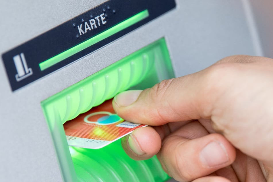 Immer wieder versuchen Betrüger mit Phishing-Mails an Kontodaten zu gelangen.
