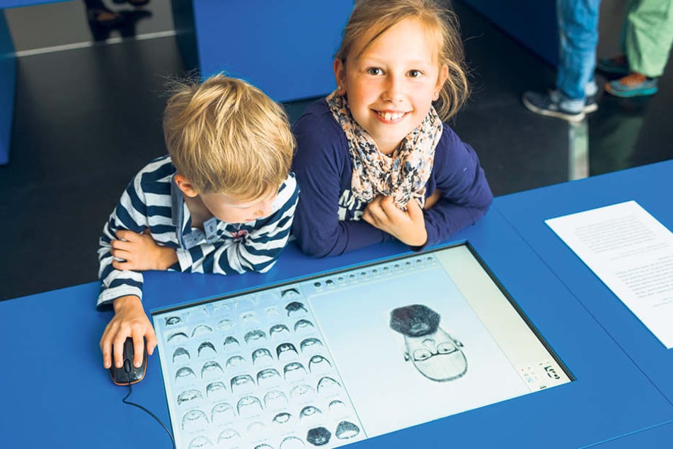 Das macht Spaß! Xenia (9) und Maxim (7) stellen mit dem Computer
Phantombilder her.