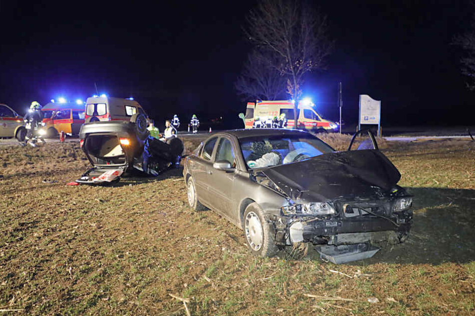 Bei dem Unfall wurden drei Menschen verletzt.