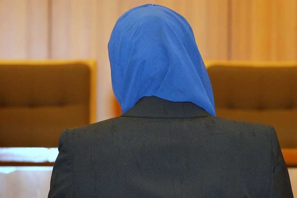 Die aus Syrien geflüchtete Frau kann sich nun auch mit Kopftuch von ihrem Mann scheiden lassen.