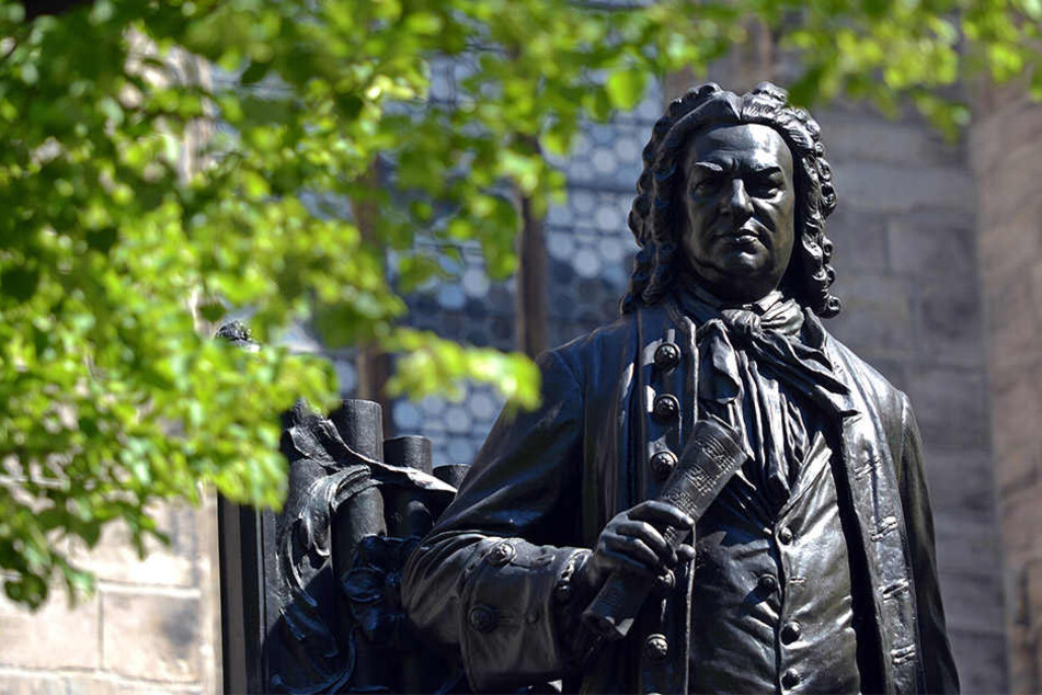 Das Bach-Denkmal vor der Thomaskirche. Hier im Innenhof wird auch die traditionelle Geburtstagstorte angeschnitten.