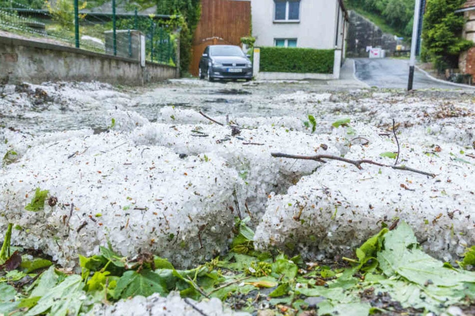 In einigen Ortschaften lagen die Hagelkörner einige Zentimeter hoch.