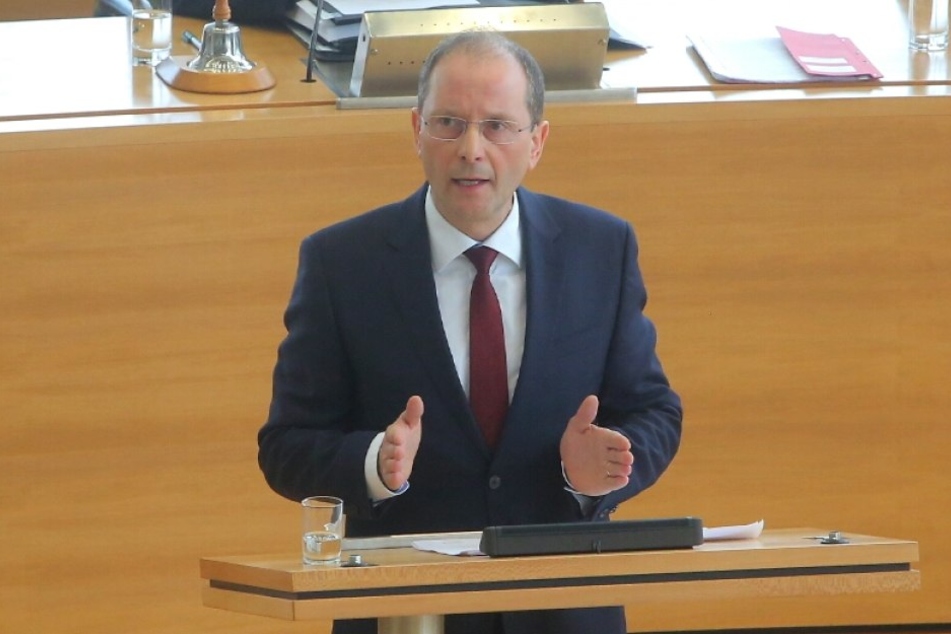 Markus Ulbig (52, CDU) gab am Mittwoch im Landtag eine Regierungserklärung ab.