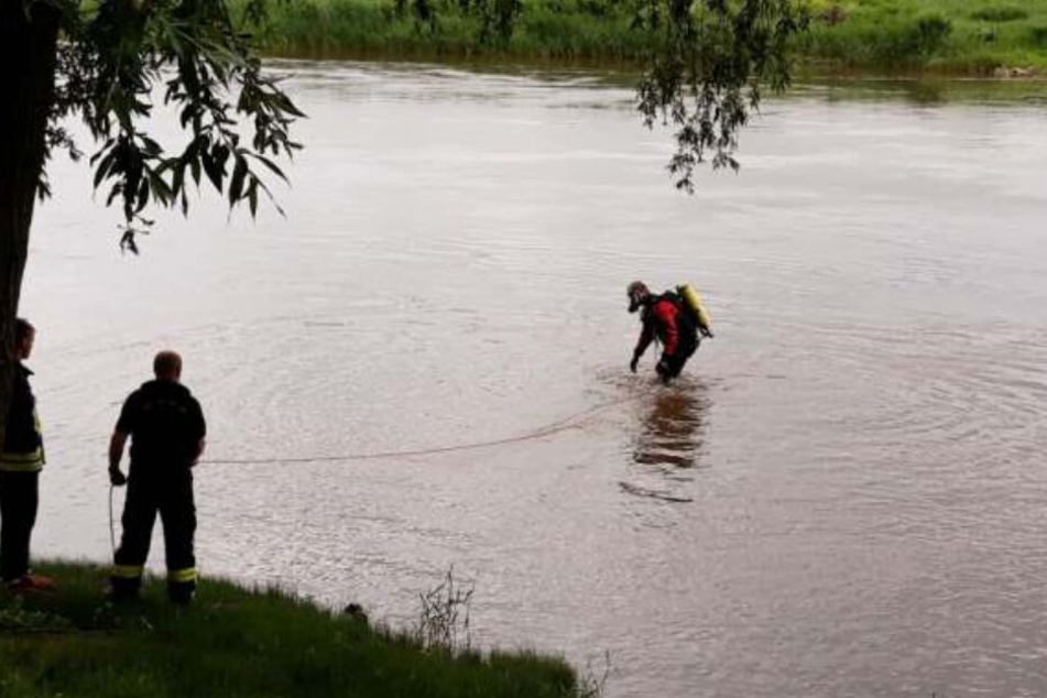 Taucher suchten tagelang nach dem 18-Jährigen in der Weser.