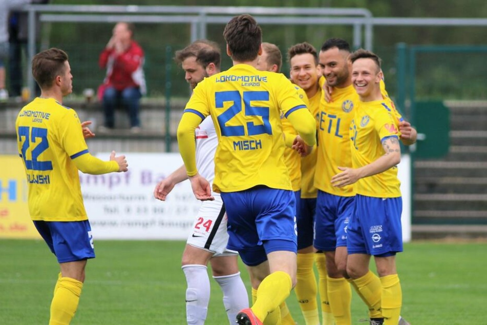 Jubelten in Rathenow früh, verloren aber am Ende 2:4: die Jungs von Lok Leipzig.