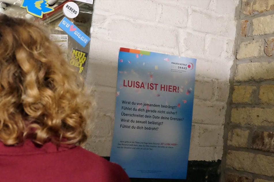 Ein Plakat informiert im Cafe "Fyal" in Münster über die Aktion.