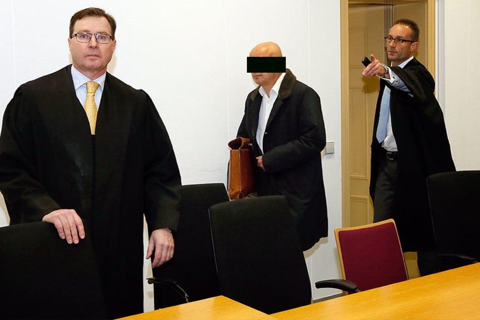 Dem Apotheker drohen bei einer Verurteilung bis zu fünf Jahre Haft.