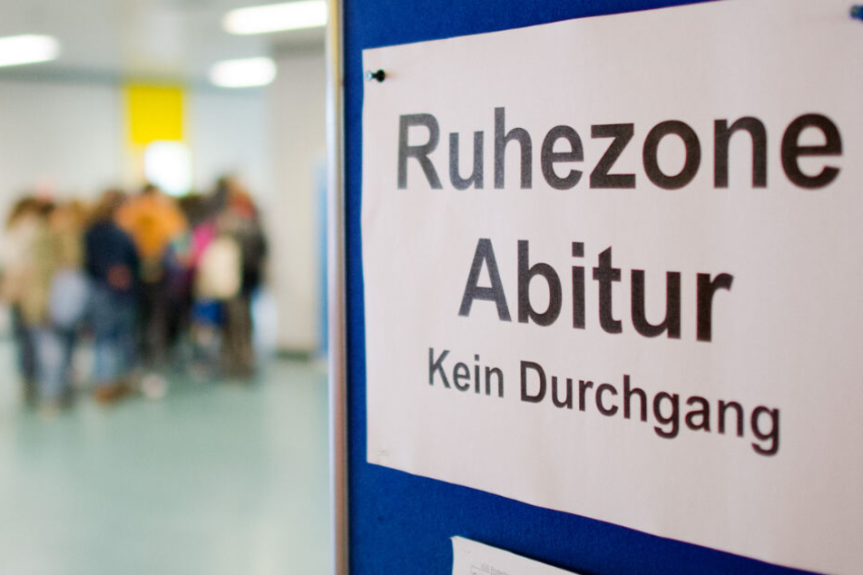 Einige Schüler schreiben heute nochmals die Abitur-Prüfung. (Symbolbild)