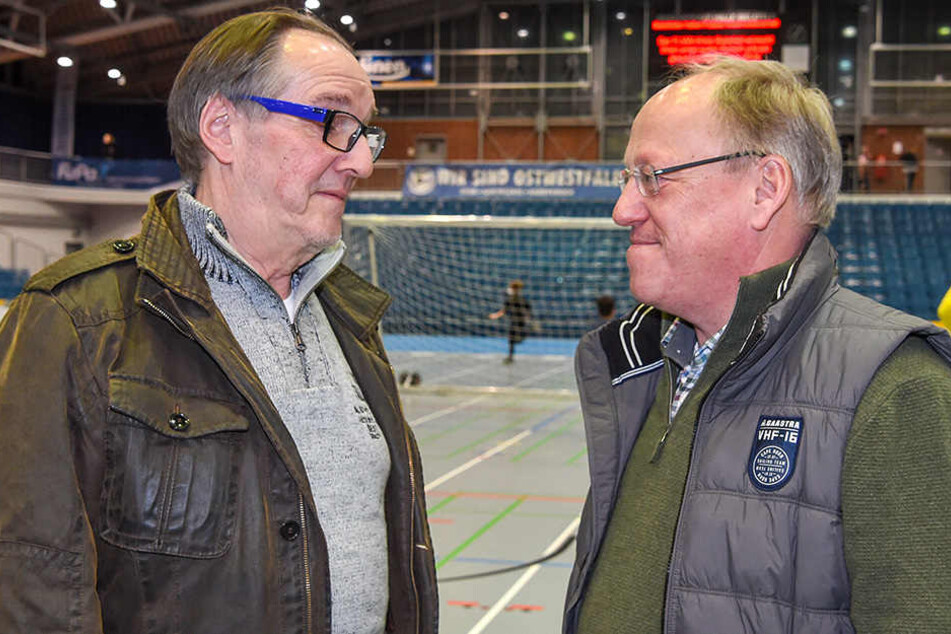 Bielefelds Oberbürgermeister Pit Clausen (SPD, re.) steht dem DSC-Vereinspräsident Hans-Jürgen Laufer (li.) und dem Club zur Seite.