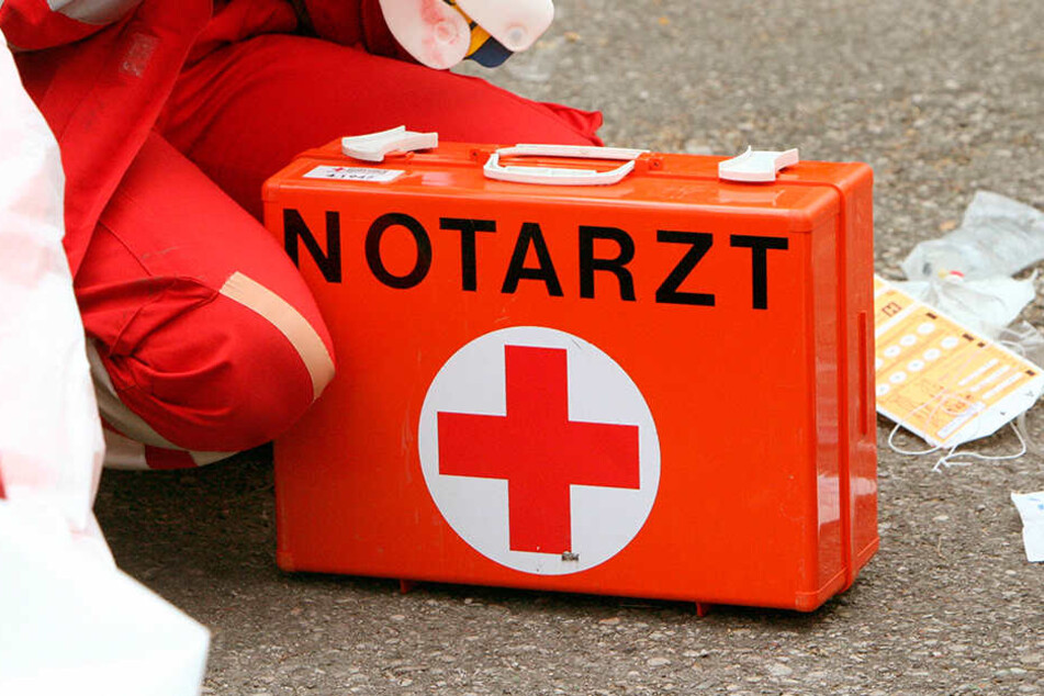 Mediziner müssen eine Zusatzausbildung absolvieren, bevor sie als Notarzt arbeiten können. MdL Susanne Schaper schlägt vor, diese Weiterbildung jungen Ärzten zu bezahlen, um Anreize zu setzten.