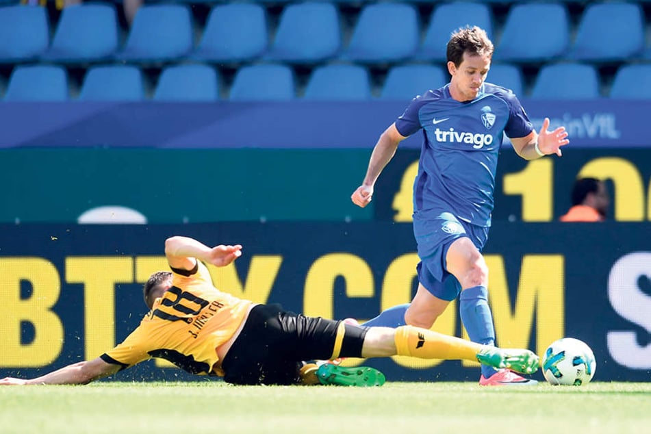 In dieser Szene verursachte Jannik Müller (l.) den Elfmeter gegen Robbie
Kruse.