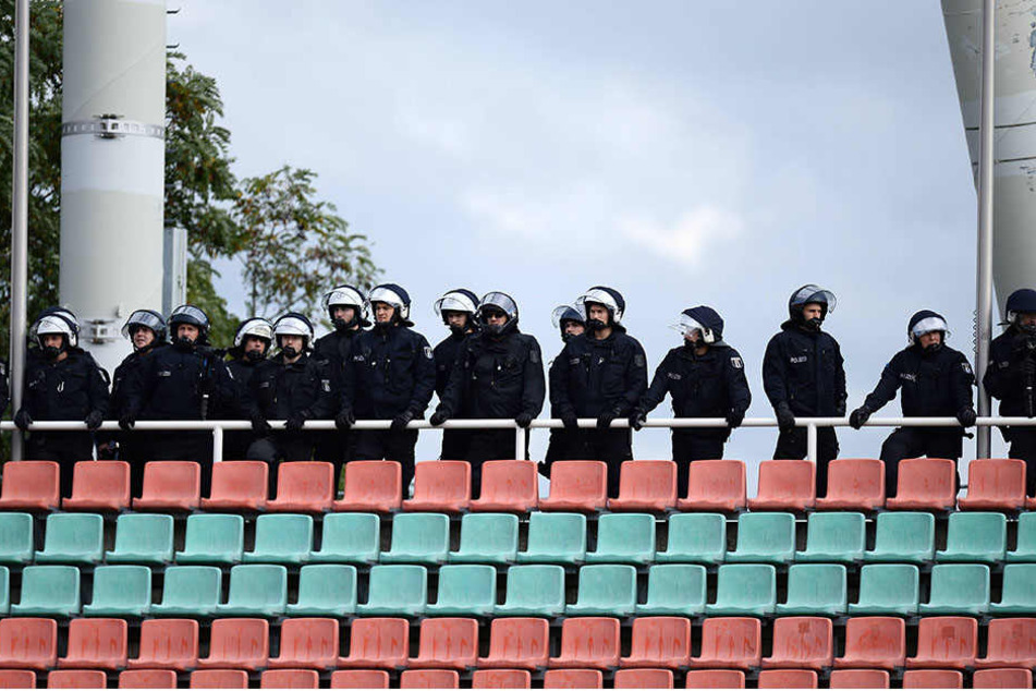 400 Polizeibeamte mussten ein Viertliga-Spiel absichern.