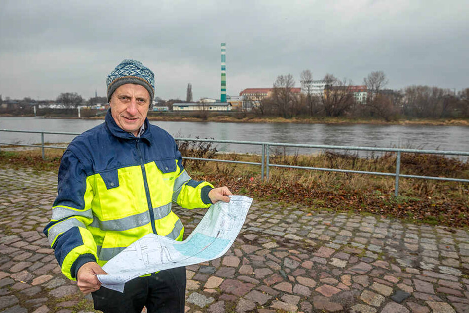 Norbert Gassel (60) ist bei der DREWAG für den Elbtunnel zuständig.