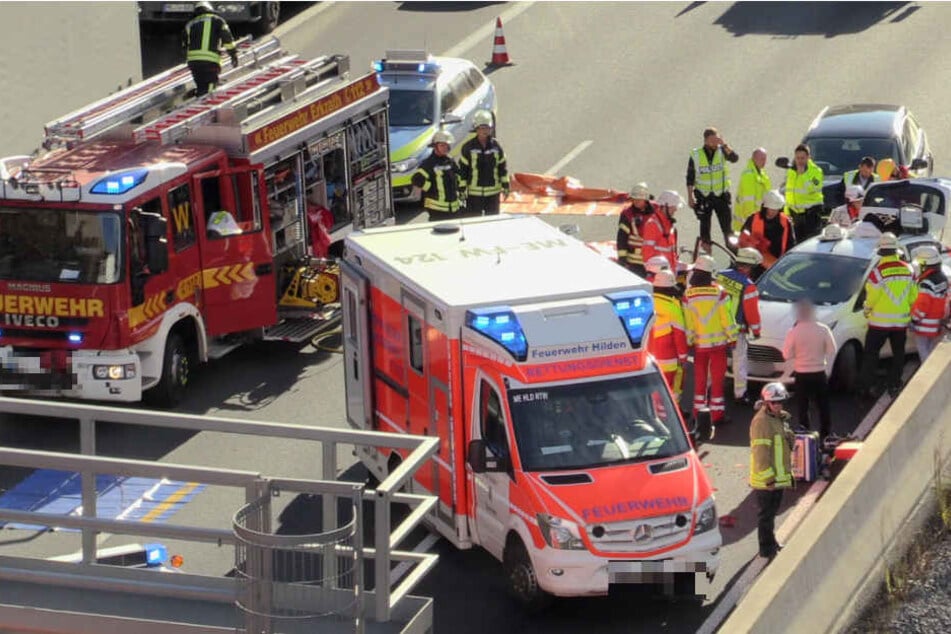 Eine 34 Jahre alte Kia-Fahrer hatte zunächst nicht mehr rechtzeitig bremsen können und war dem Mercedes eines 53-jährigen Darmstädters ins Heck gefahren.
