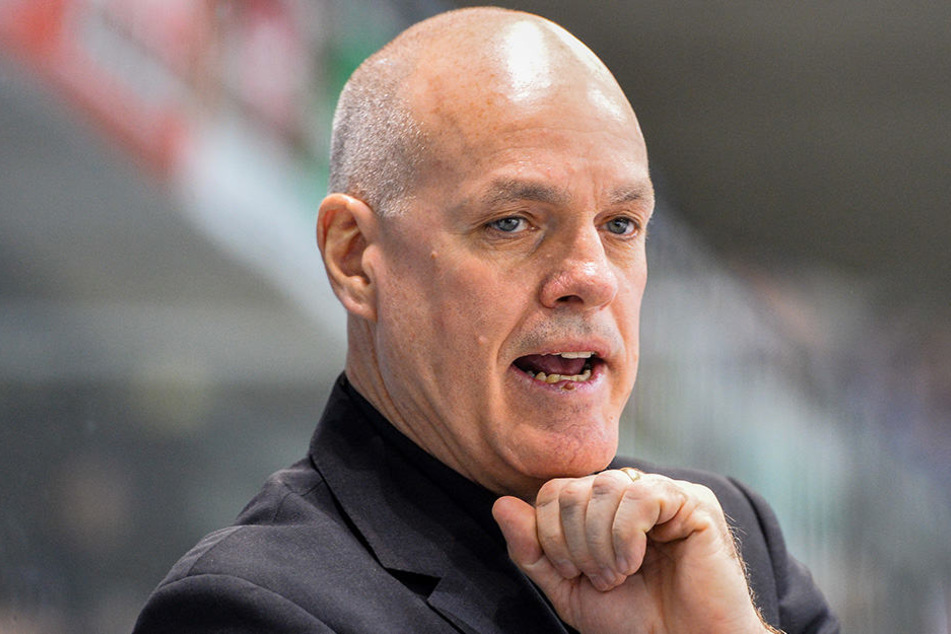 Eislöwen-Coach Bill Stewart litt das ganze Spiel über unter höllischen Rückenschmerzen.