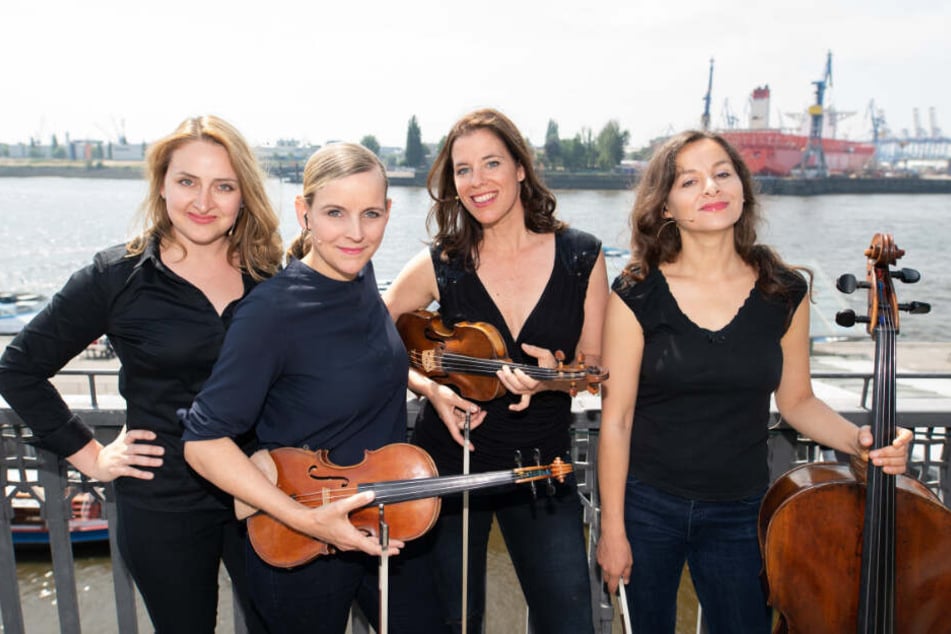 Romy Nagy (†42, rechts) mit den anderen Mitglieder des Klassik-Quartetts Salut Salon: Olga Shkrygunova (von links nach rechts), Angelika Bachmann und Iris Siegfried.