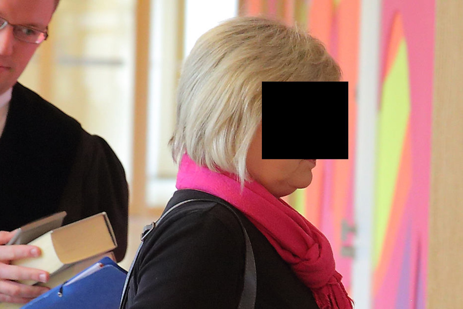 Andrea B. (59) bestreitet, die Hass-Kommentare geschrieben zu haben.